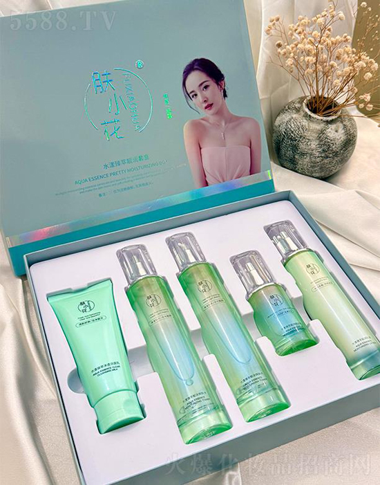 膚小花水漾臻萃靚潤套盒 膚小花水漾臻萃靚潤套盒