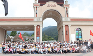 ���g�ɾ�����ɽ����֮�������g��